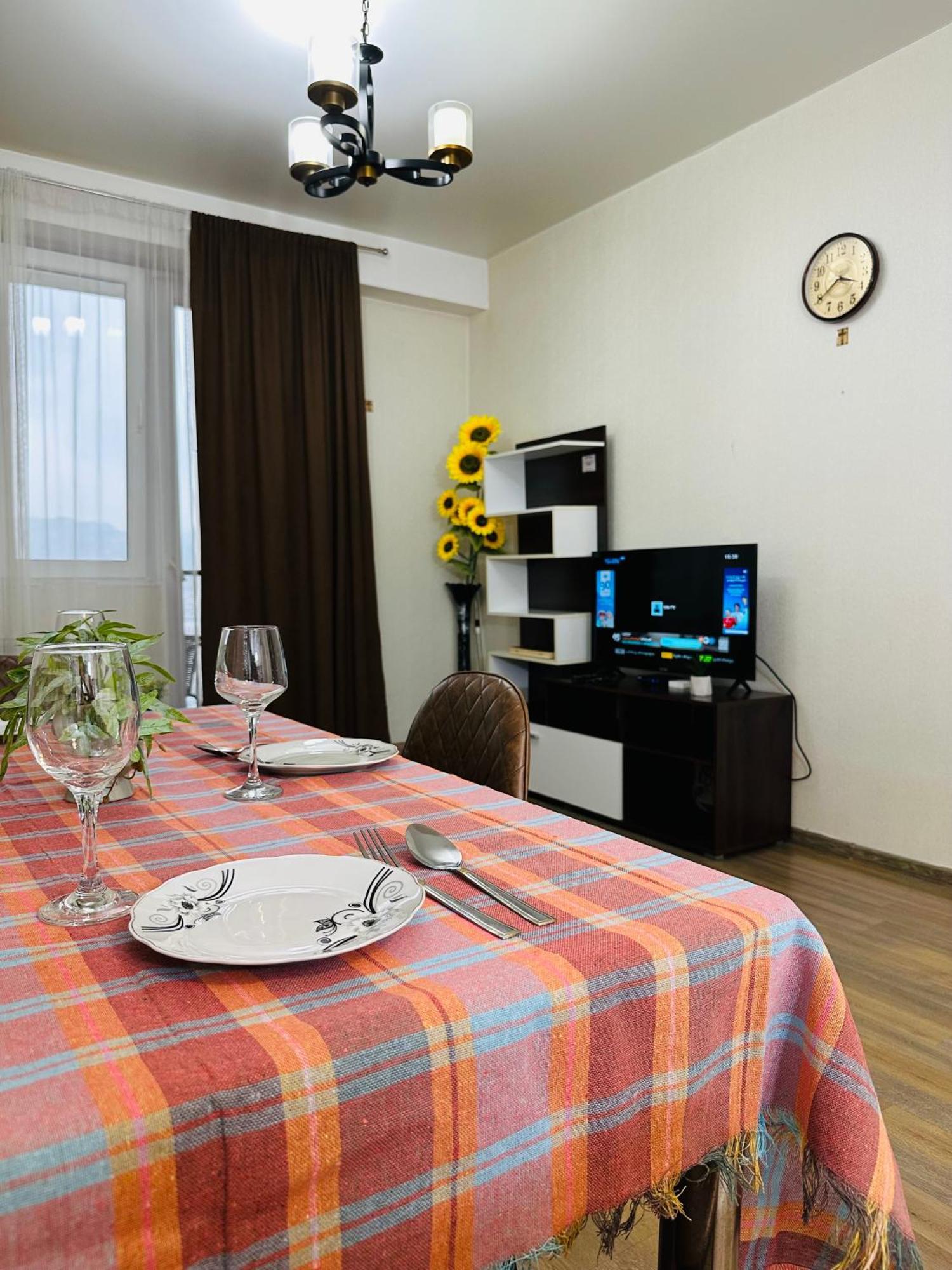 Apartamento Twins Tower Tiflis Exterior foto